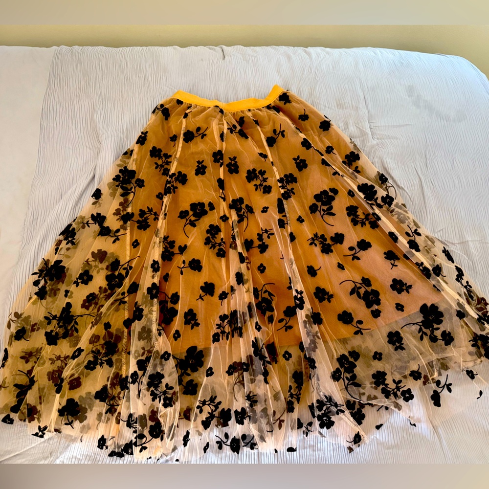 CHIC WISH 3D POSY DOUBLE-LAYERED MESH MIDI SKIRT IN CARAMEL SIZE S/M